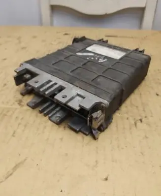 Volkswagen PASSAT B4 Engine control unit/module 037906022GC