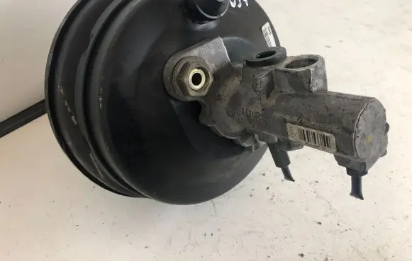 Volkswagen PASSAT B5.5 Brake booster 4B3612105
