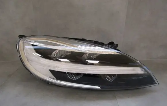 Volvo V40 Headlight/headlamp 32228480