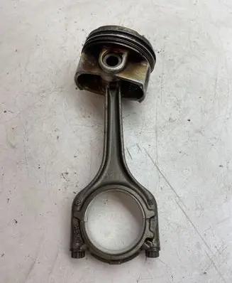 Volkswagen PASSAT B8 Piston with connecting rod 04ER 61R0