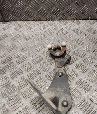 Volkswagen Caddy Sliding door lower roller guide/hinge 2k0843397b