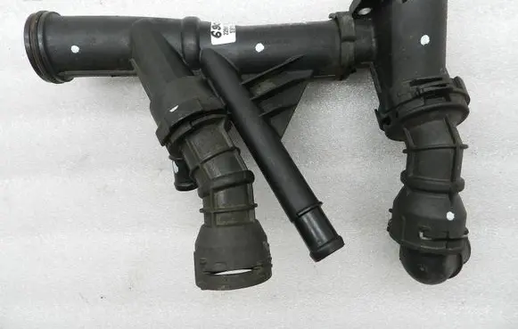 Volkswagen Tiguan Thermostat/thermostat housing 04L121071E 04L121071