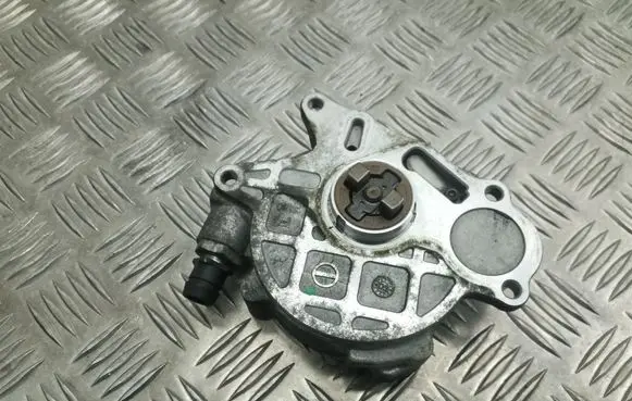 Volkswagen Tiguan Vacuum pump 03L145100
