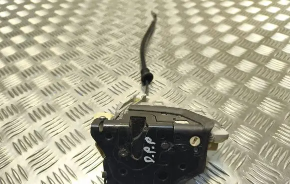 Volkswagen PASSAT B6 Front door lock 3C1837016A