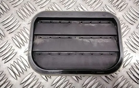 Volvo V70 Quarter panel pressure vent 31250723
