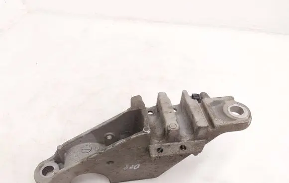 BMW 5 G30 G31 G38 Sway bar bush bracket, front 6884012 3135688401201