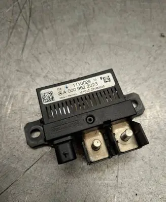 Mercedes-Benz E W212 Charging relay A0009822023 1110029