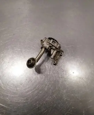 Volkswagen Touran I Oil pump 038115121