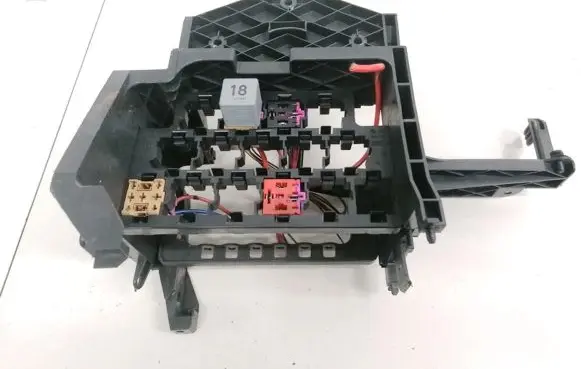 Seat Ibiza III (6L) Fuse box set 6Q0972595A GSM4