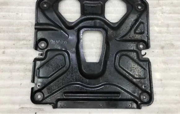 Mazda 6 Engine splash shield/under tray GHP956A91