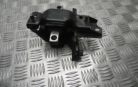 Volkswagen Polo V 6R Engine mount bracket 6R0199555 VD15924