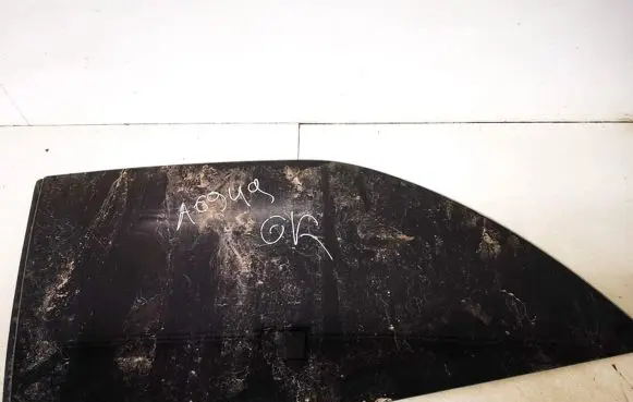 Toyota Yaris Rear side window