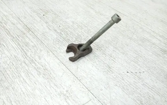 Ford Mondeo MK IV Fuel Injector clamp holder