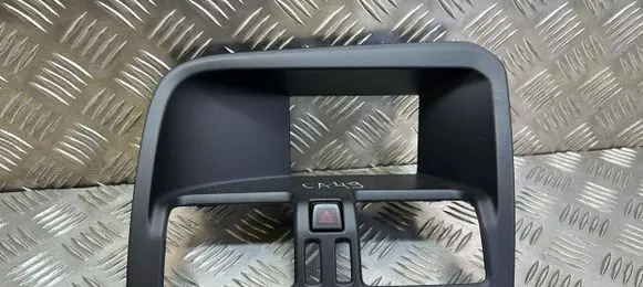Volvo XC60 Dash center air vent grill 1877364