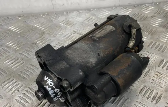 Volvo V70 Starter motor 8697576