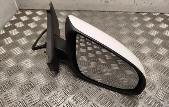 Toyota Yaris Front door electric wing mirror E8025614