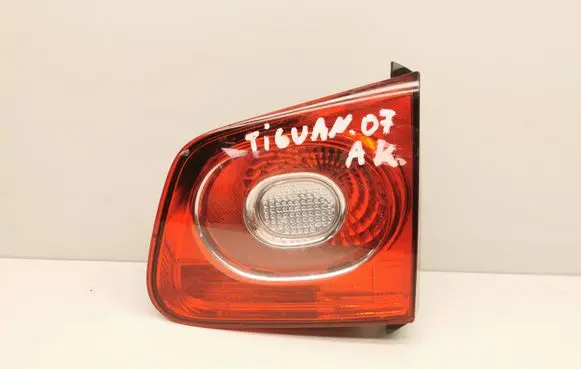 Volkswagen Tiguan Tailgate rear/tail lights 5N0945094C