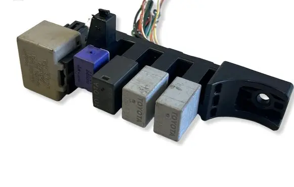 Toyota Avensis T250 Relay mounting block 