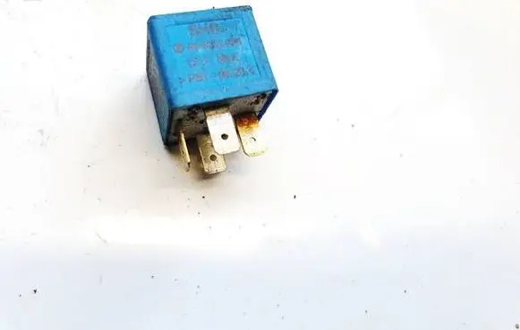 Volkswagen PASSAT B5.5 Other relay 8D0951253A 171097