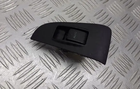 Toyota Avensis T250 Quarter vent window switch 74272-05020
