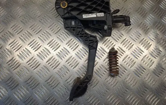 Volkswagen Golf Plus Clutch pedal 1K2721059CC 1K0721388S