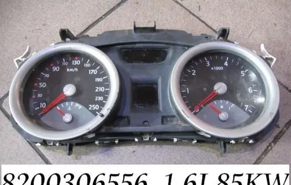 Renault Megane II Speedometer (instrument cluster) 8200306556