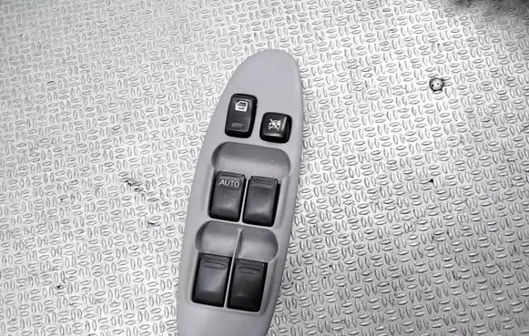 Nissan Almera Tino Electric window control switch 80961BU400