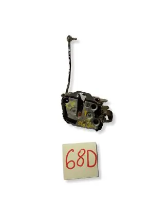 Suzuki Grand Vitara I Front door lock 8220281A00