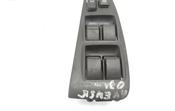 Toyota Avensis T250 Electric window control switch 8480205210 8480205210B0