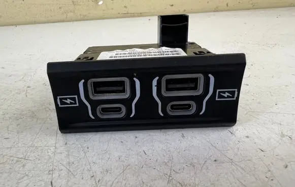 Jeep Grand Cherokee WL USB socket connector P68572629AA 53466960 P68572629A