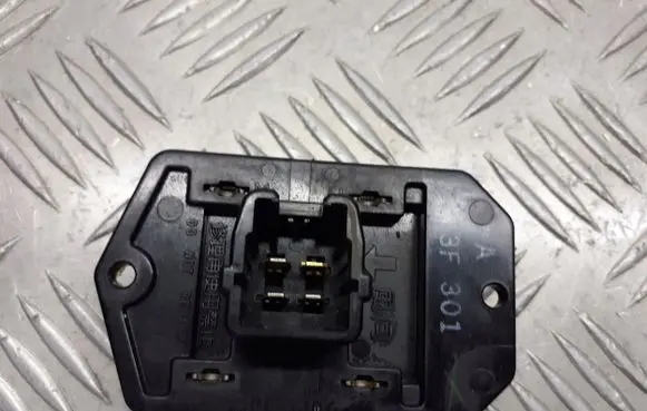 Toyota Yaris Heater blower fan relay 