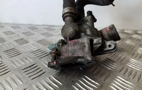Jeep Cherokee III KJ Thermostat housing 