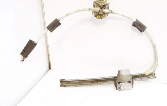 Skoda Felicia I Front door electric window regulator 6U0839401