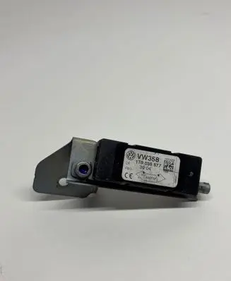 Volkswagen Touran I Aerial antenna amplifier 1T0971501L
