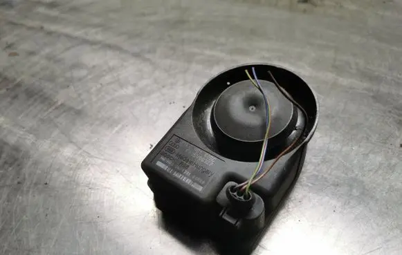 Volkswagen PASSAT B6 Alarm system siren 1K0951605C