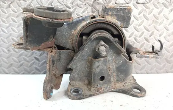 Nissan X-Trail T30 Engine mount bracket 112218H300