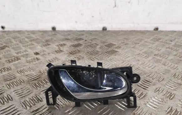 Nissan X-Trail T32 Front door interior handle RH2