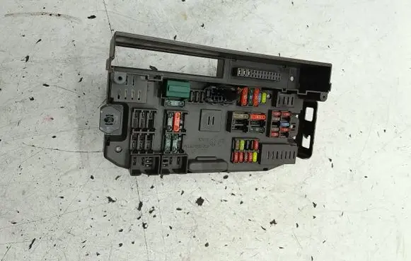 BMW X6 E71 Fuse box set B010110100 67700731