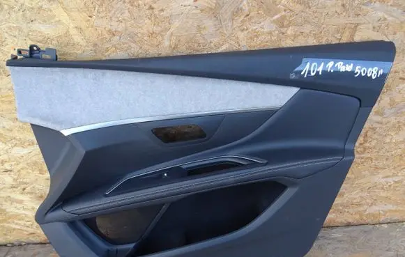 Peugeot 5008 II Front door card panel trim