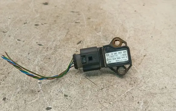 Audi A4 S4 B7 8E 8H Air pressure sensor 0281002401 038906051C