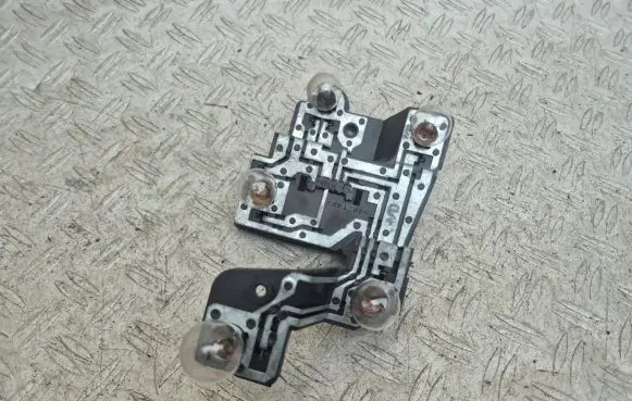 Audi TT Mk1 Tail light bulb cover holder 89100110