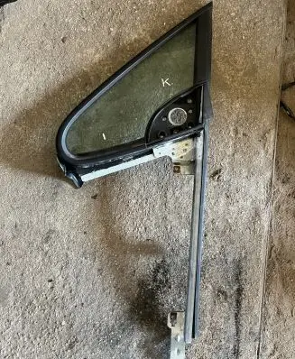Peugeot 307 CC Front vent window/glass (coupe) 