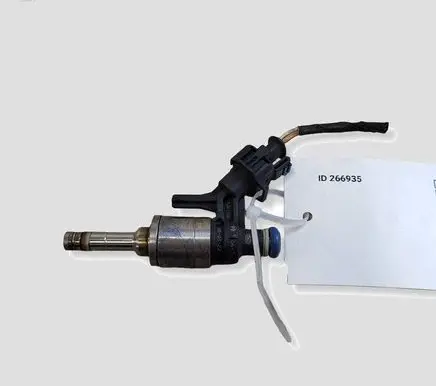 Peugeot 308 Fuel injector V7528351 0261500029