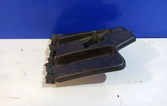 Volvo V60 Front bumper mounting bracket 30796625