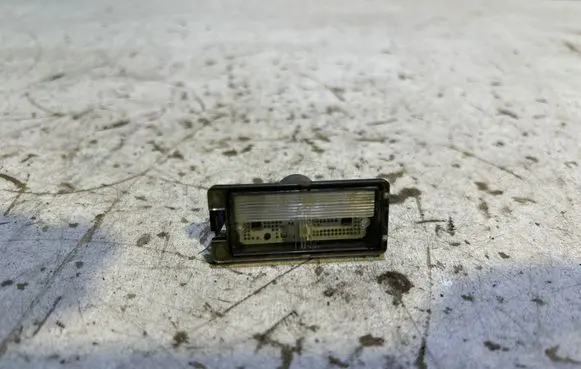 Jeep Grand Cherokee Number plate light 89WXP597 65W7VD 02052011