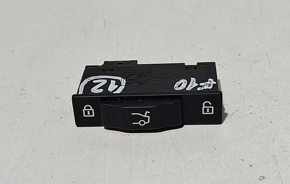 Tailgate opening switch