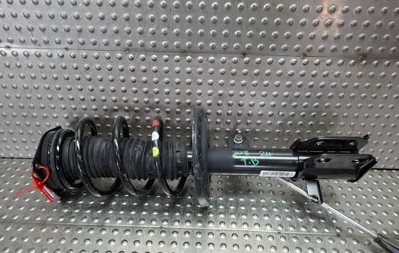 Peugeot 208 II Front shock absorber/damper S27649696 9831168980