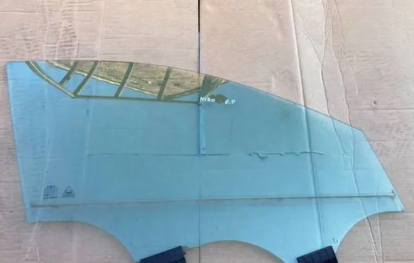 KIA Niro Front door window glass four-door