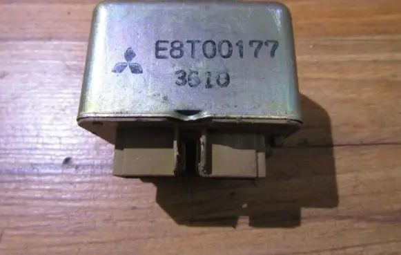 Mitsubishi Carisma Other relay e8t08473 6129