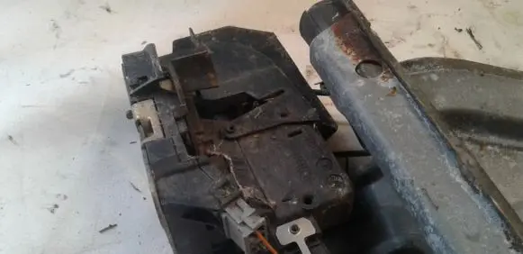 Renault Laguna I Rear door lock